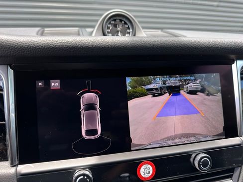 Used 2025 Porsche Macan image 27