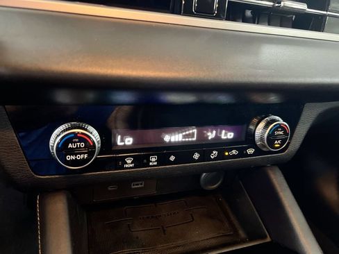 Used 2024 Mitsubishi Outlander ES AWD/4WD image 16