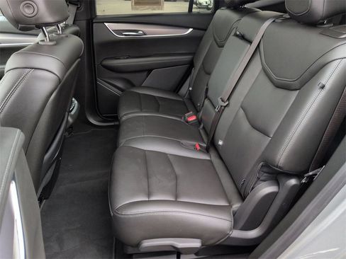 Used 2025 Cadillac XT6 Luxury image 23