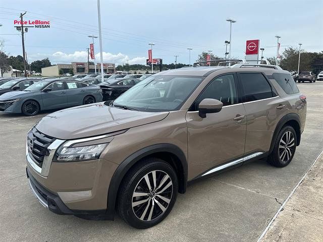 Certified 2025 Nissan Pathfinder Platinum w/ Cargo Package FWD image 3