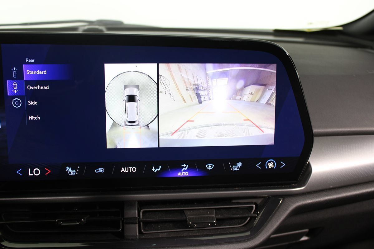 Used 2024 Chevrolet Equinox EV RS FWD image 17