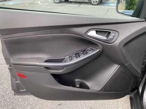 Used 2015 Ford Focus SE w/ Reverse Sensing Package FWD image 10