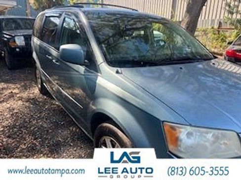 Used 2009 Chrysler Town & Country Touring w/ Family Value Group image 2