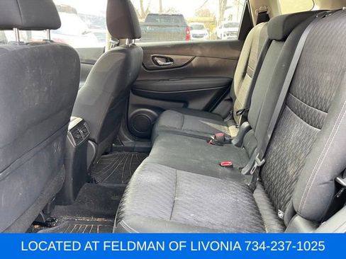 Used 2017 Nissan Rogue SV image 9