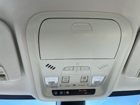 Used 2019 Cadillac XT5 Luxury FWD image 3