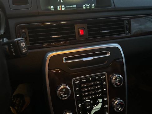 Used 2016 Volvo XC70 T5 Premier w/ Proximity Package image 22