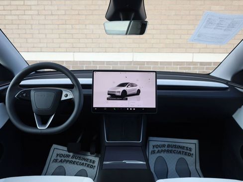Used 2026 Tesla Model Y 2WD image 31