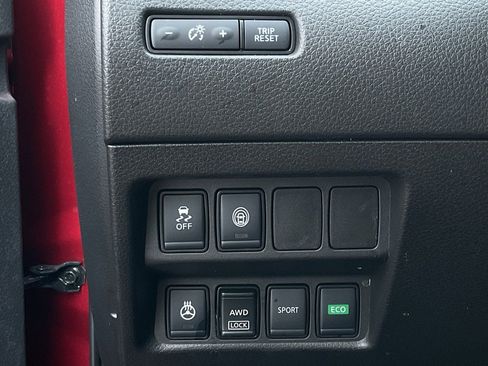 Used 2022 Nissan Rogue Sport SV image 25