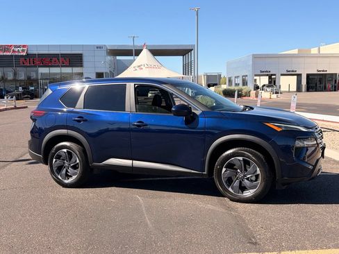 Certified 2025 Nissan Rogue SV FWD image 6