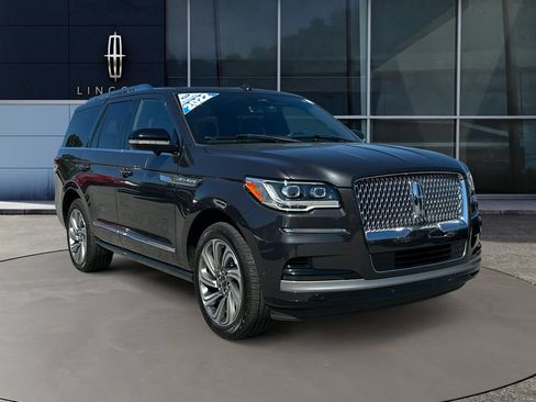 Used 2022 Lincoln Navigator Reserve AWD/4WD image 4