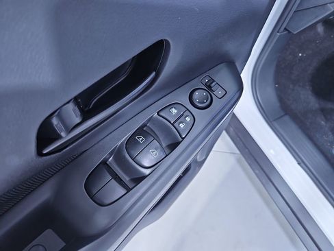 New 2025 Nissan Kicks Play S image 11