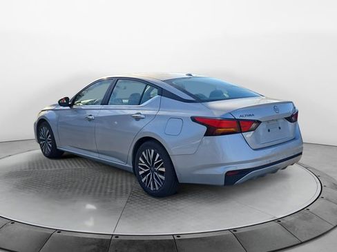 Used 2024 Nissan Altima 2.5 SV image 3