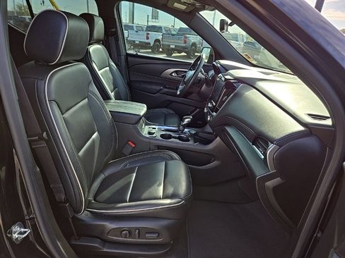 Used 2023 Chevrolet Traverse Premier image 29