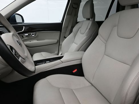 Used 2018 Volvo XC90 T6 Momentum w/ Convenience Package image 11
