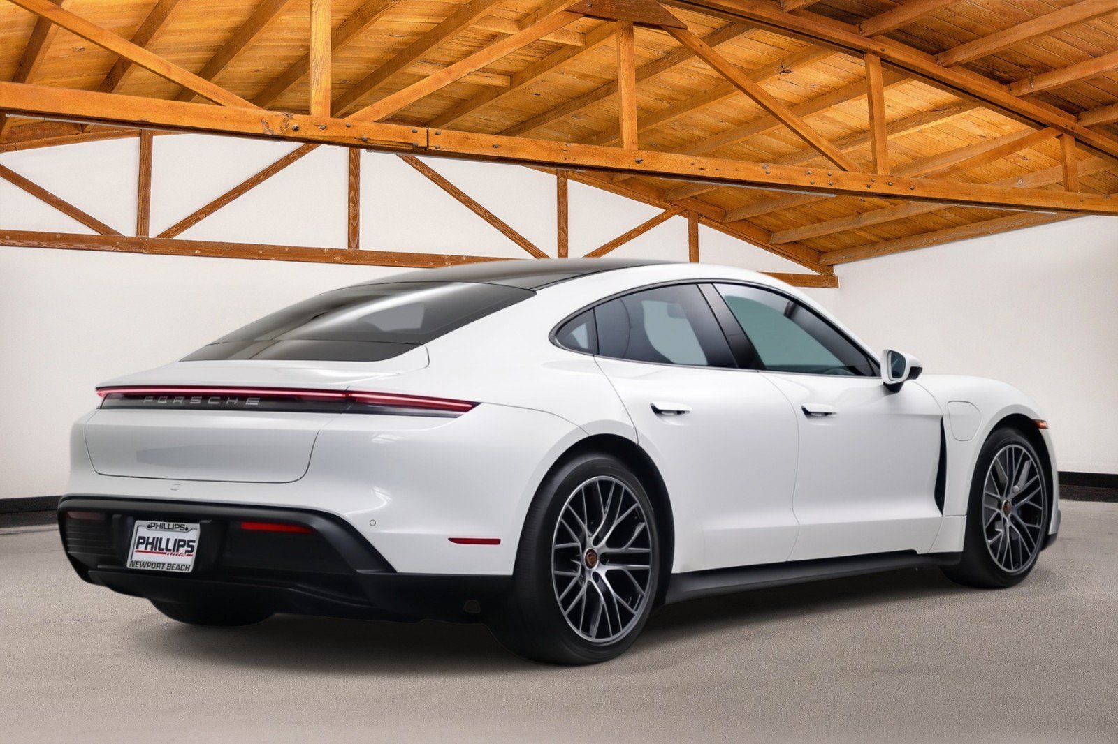 Used 2022 Porsche Taycan RWD image 5