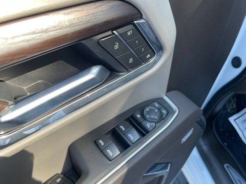 Used 2025 GMC Sierra 1500 SLT w/ SLT Premium Plus Package AWD/4WD image 18