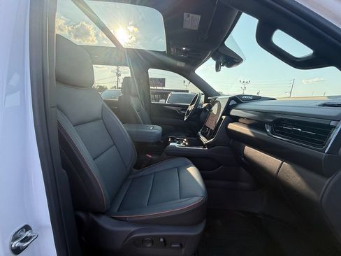 Used 2025 GMC Yukon AT4 w/ AT4 Premium Package AWD/4WD image 25