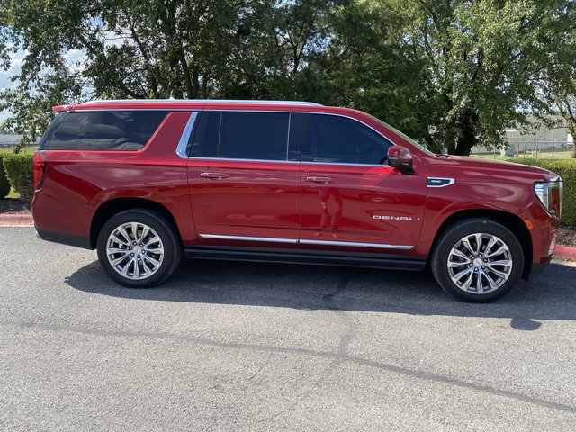 Used 2024 GMC Yukon XL Denali AWD/4WD image 2