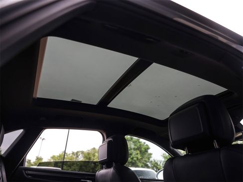 Used 2025 Porsche Macan image 39