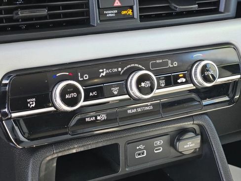 Used 2023 Honda Pilot LX image 18