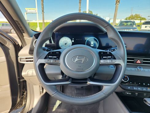 Used 2025 Hyundai Elantra SEL FWD image 14