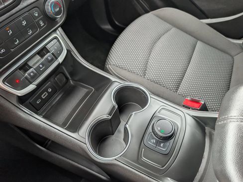Used 2024 GMC Terrain SLE FWD image 27