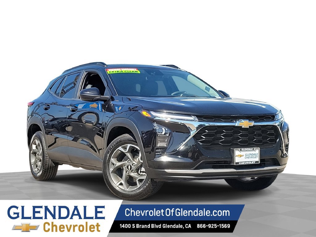 Used 2025 Chevrolet Trax LT FWD image 1