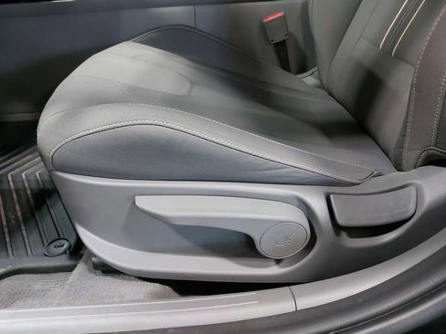 Used 2025 Hyundai Elantra Sport FWD image 29