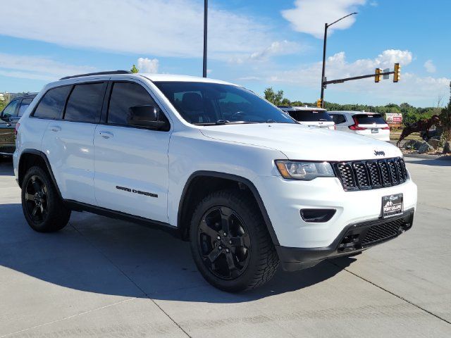 Used 2018 Jeep Grand Cherokee Laredo AWD/4WD image 4