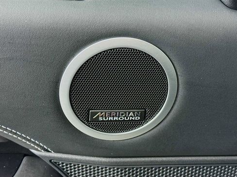 Used 2024 Land Rover Discovery Metropolitan Edition image 17