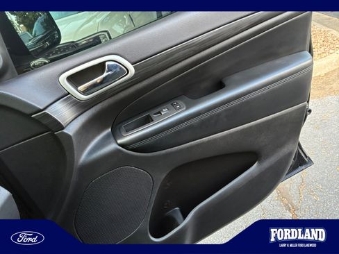 Used 2021 Jeep Grand Cherokee Laredo AWD/4WD image 16