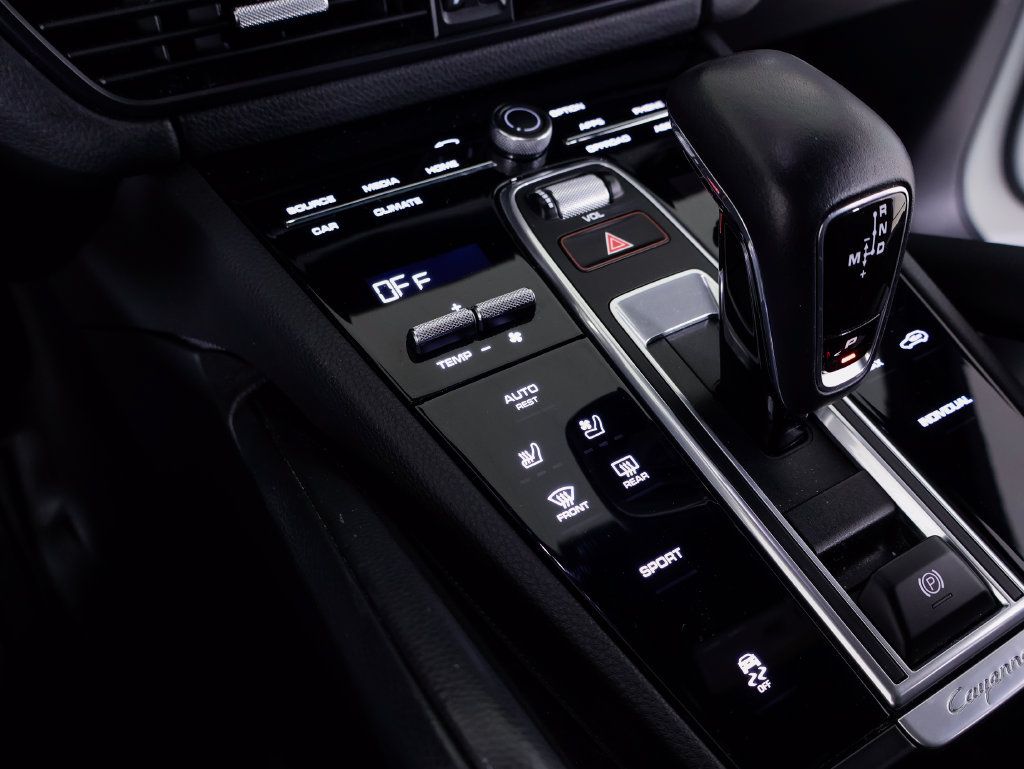 Certified 2022 Porsche Cayenne AWD/4WD image 14