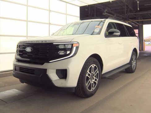 Used 2025 Ford Expedition Active AWD/4WD image 5