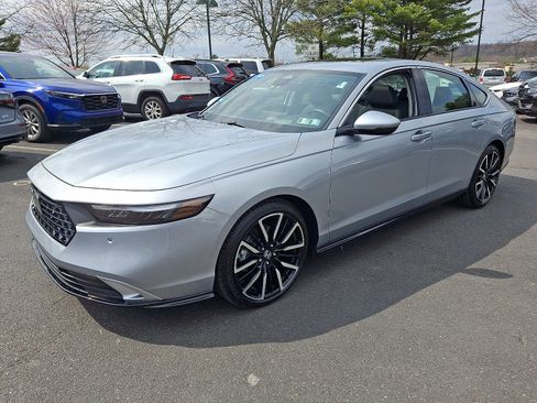 Used 2025 Honda Accord Touring image 3