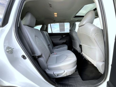 Used 2020 Toyota Highlander XLE w/ Protection Package #3 image 16