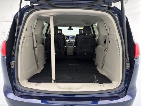 Used 2019 Chrysler Pacifica Touring-L Plus w/ Tire & Wheel Group image 55