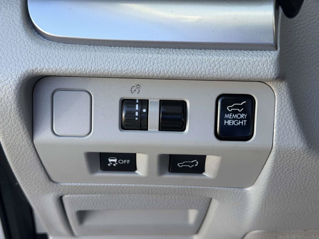 Used 2014 Subaru Forester 2.5i Limited AWD/4WD image 26