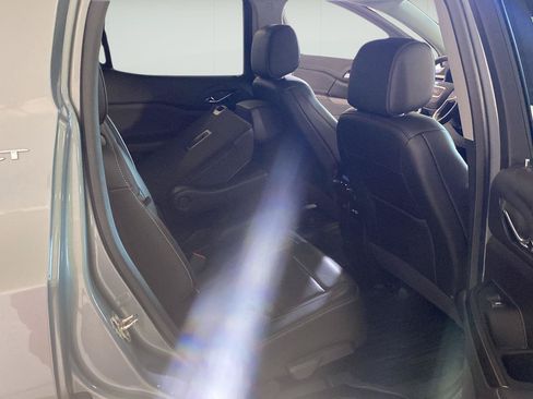 Used 2023 GMC Acadia SLT w/ LPO, Floor Liner Package FWD image 20