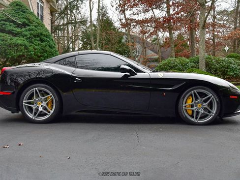 Used 2016 Ferrari California T image 19
