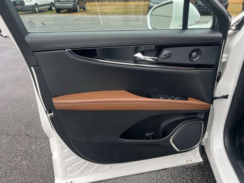 Used 2023 Lincoln Nautilus Reserve w/ Luxury Package image 25