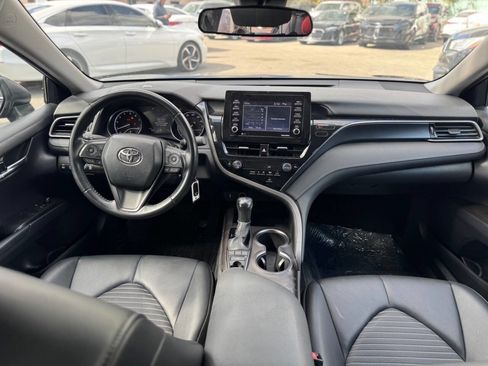 Used 2022 Toyota Camry SE image 11