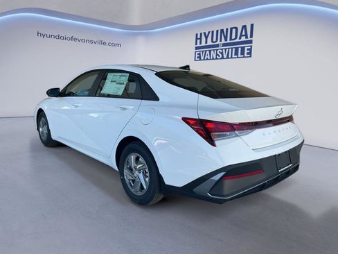 New 2026 Hyundai Elantra SE FWD image 5