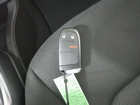 Used 2023 Jeep Renegade Latitude image 32