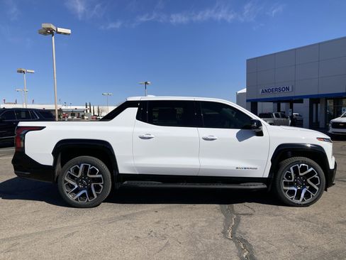 New 2025 Chevrolet Silverado EV RST image 5