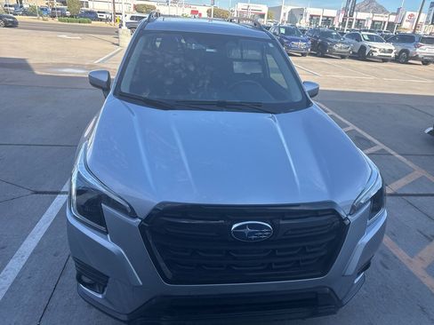 Used 2023 Subaru Forester Premium image 3