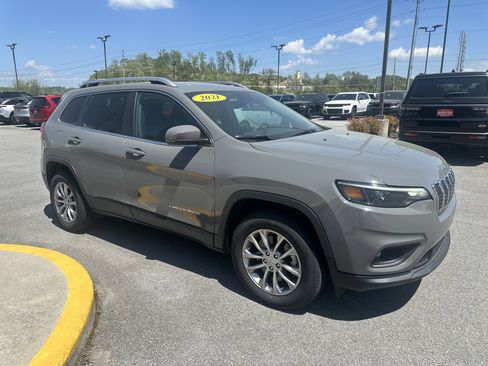 Used 2021 Jeep Cherokee Latitude Lux w/ Comfort/Convenience Group image 6