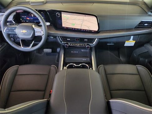 New 2025 Chevrolet Suburban Premier image 22