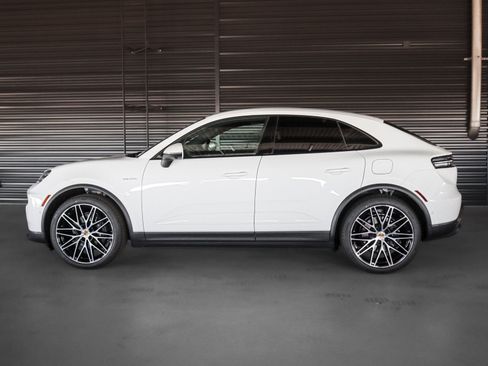 New 2026 Porsche Macan Electric RWD image 2