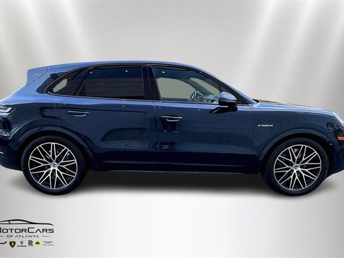 Used 2024 Porsche Cayenne Turbo image 6