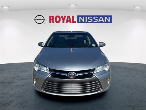 Used 2017 Toyota Camry LE image 2